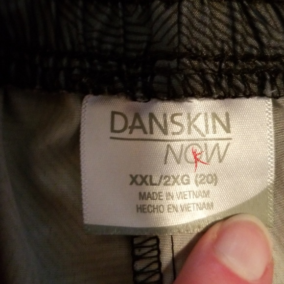 Danskin now shorts - Picture 2 of 2
